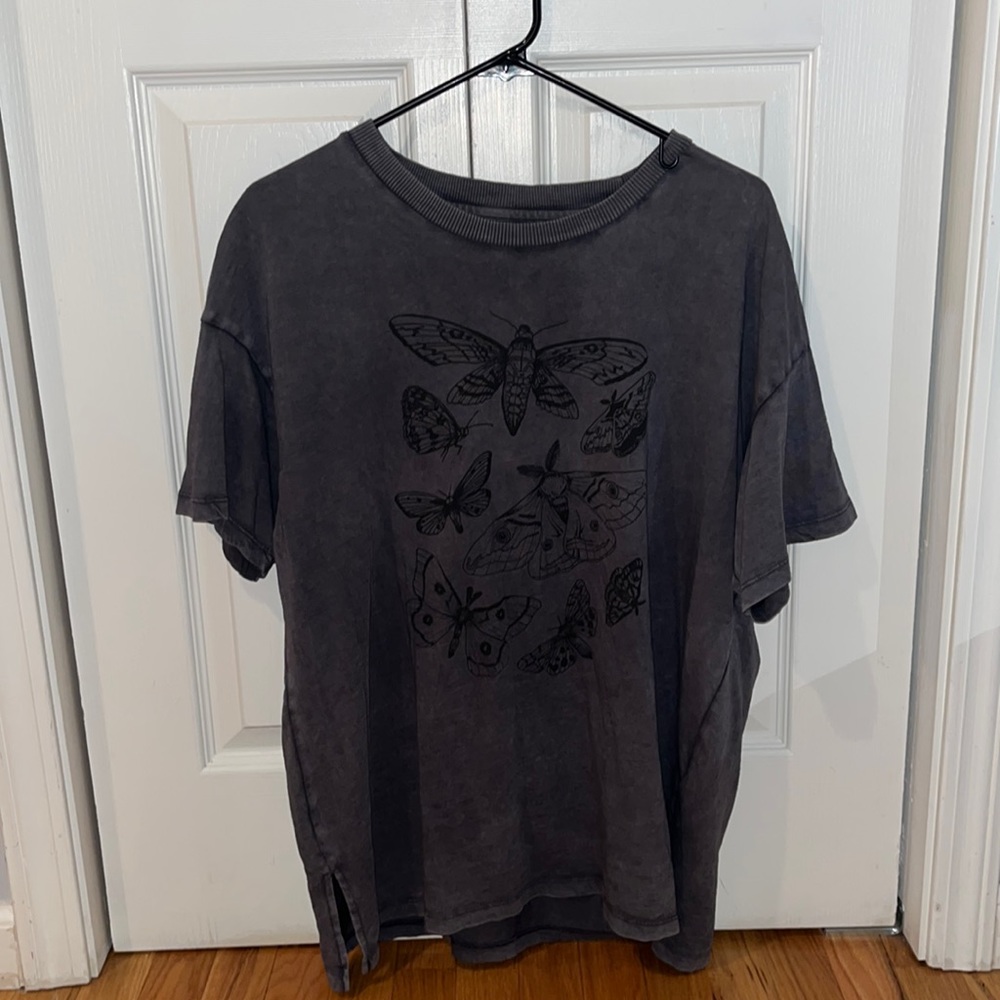 American Eagle graphic t shirt gray butterfly